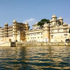The City Palace on Lake Pichola in Udaipur